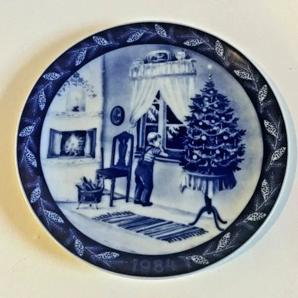 Vintage 1984 Heinrich Germany Blue & White Boy Waiting For Christmas Wall Plate - Picture 1 of 4
